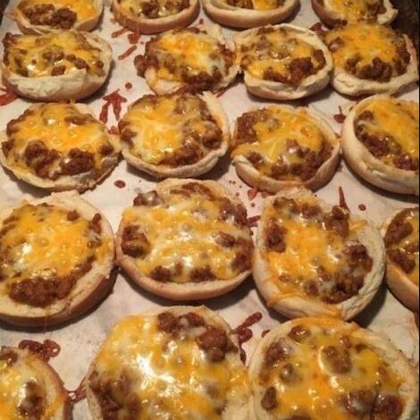 Old-school pizza burgers