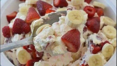 STRAWBERRY BANANA CHEESECAKE SALAD